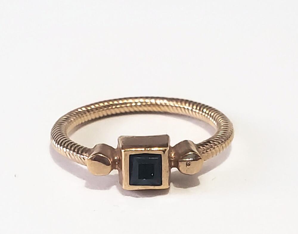 Vintage Avon Gold Tone Faceted Blue Glass Stone Textured Band Ring Sz 5